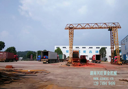 非洲采金船發(fā)貨現(xiàn)場(chǎng)裝貨 非洲采金船發(fā)貨現(xiàn)場(chǎng)裝貨